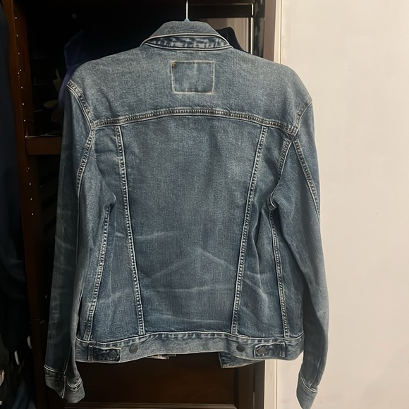 Denim jacket from American Eagle. - Picture 3 of 3